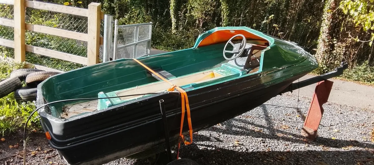 10ft Boat with trailer - Image 1