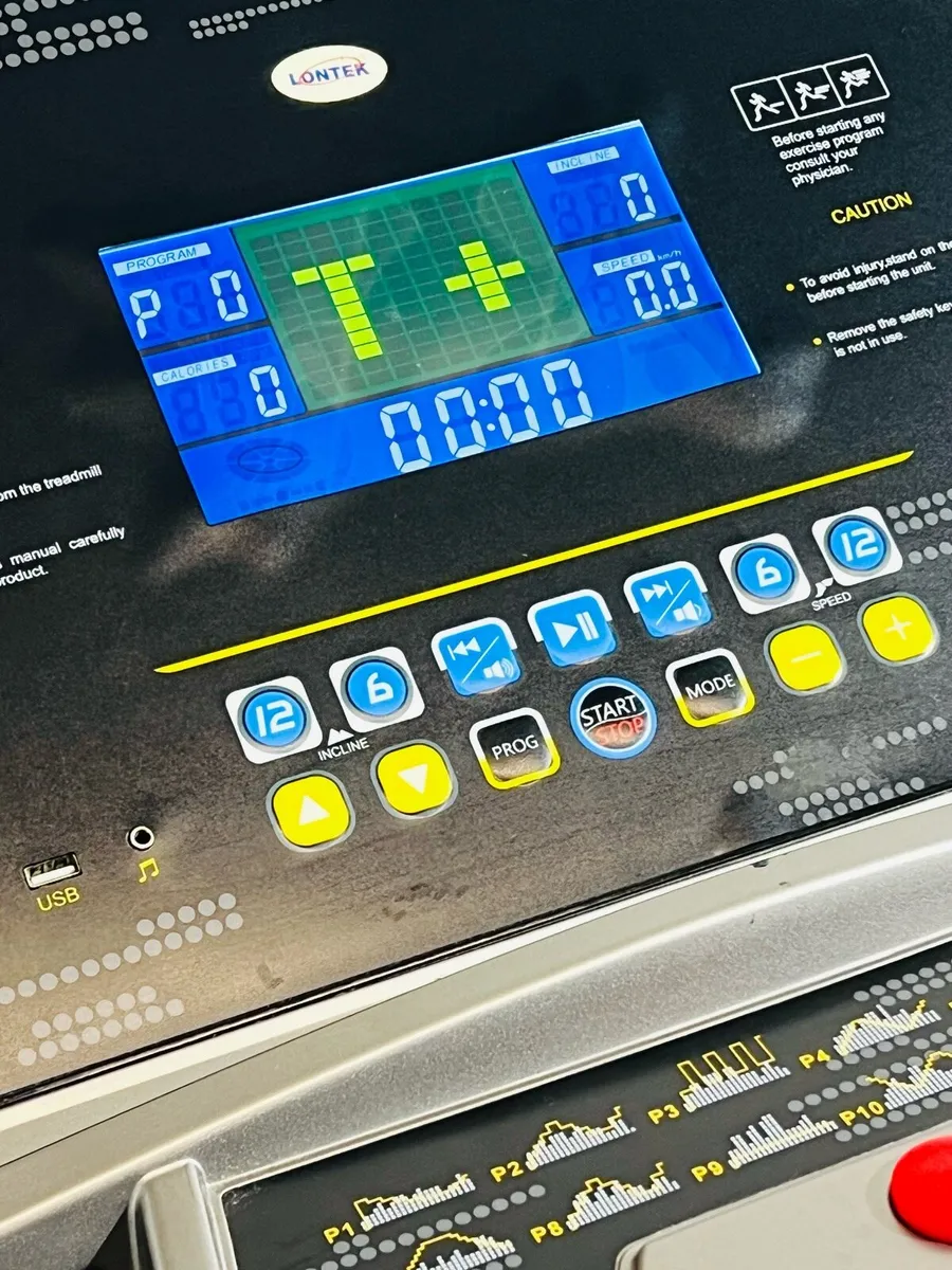 LARGE TREADMILL 130KG USERS WEIGHT - Image 2