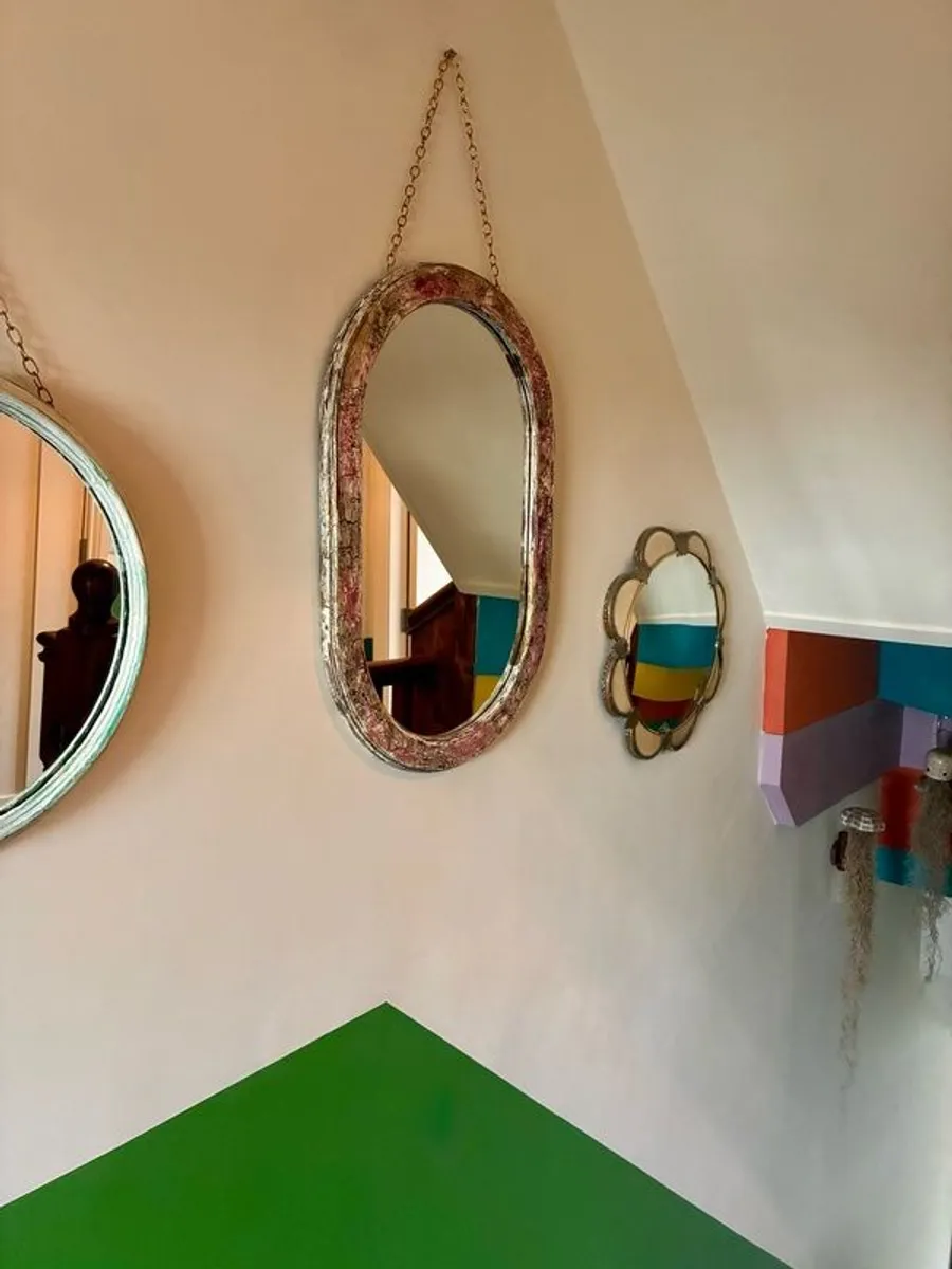 Distressed oval mirror - Image 2