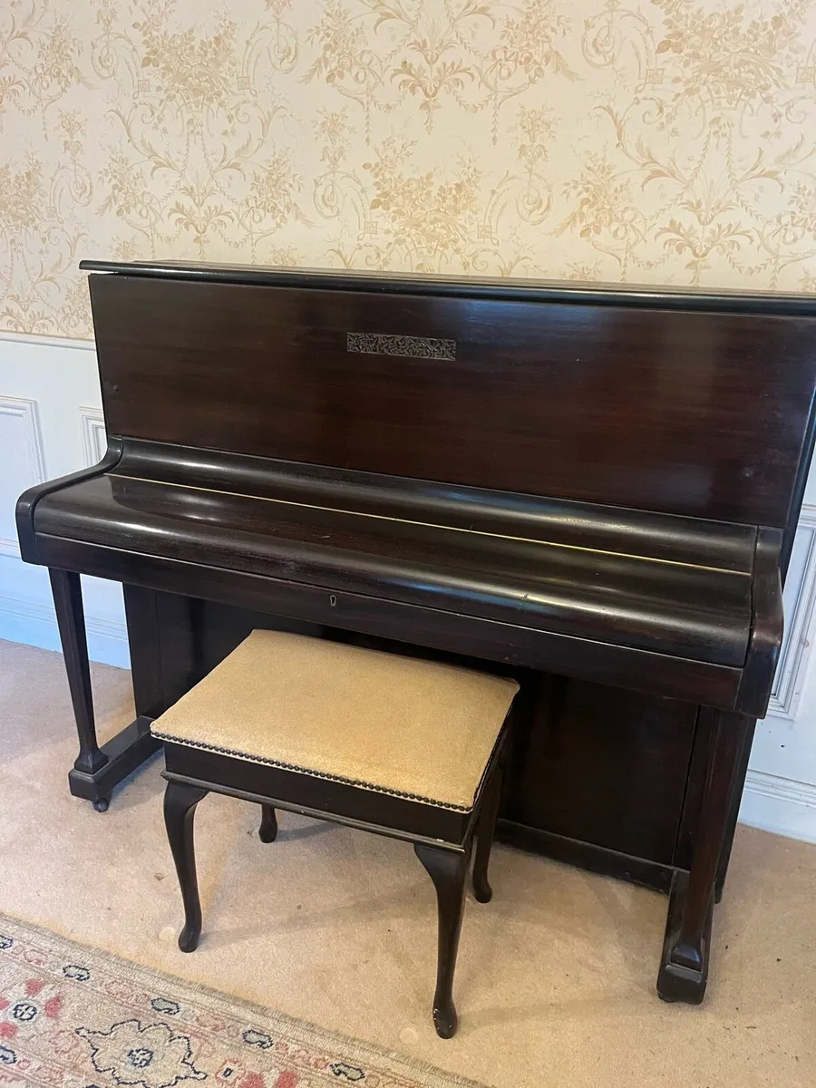 Piano and stool - Image 2