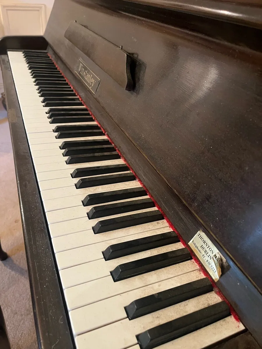 Piano and stool - Image 3