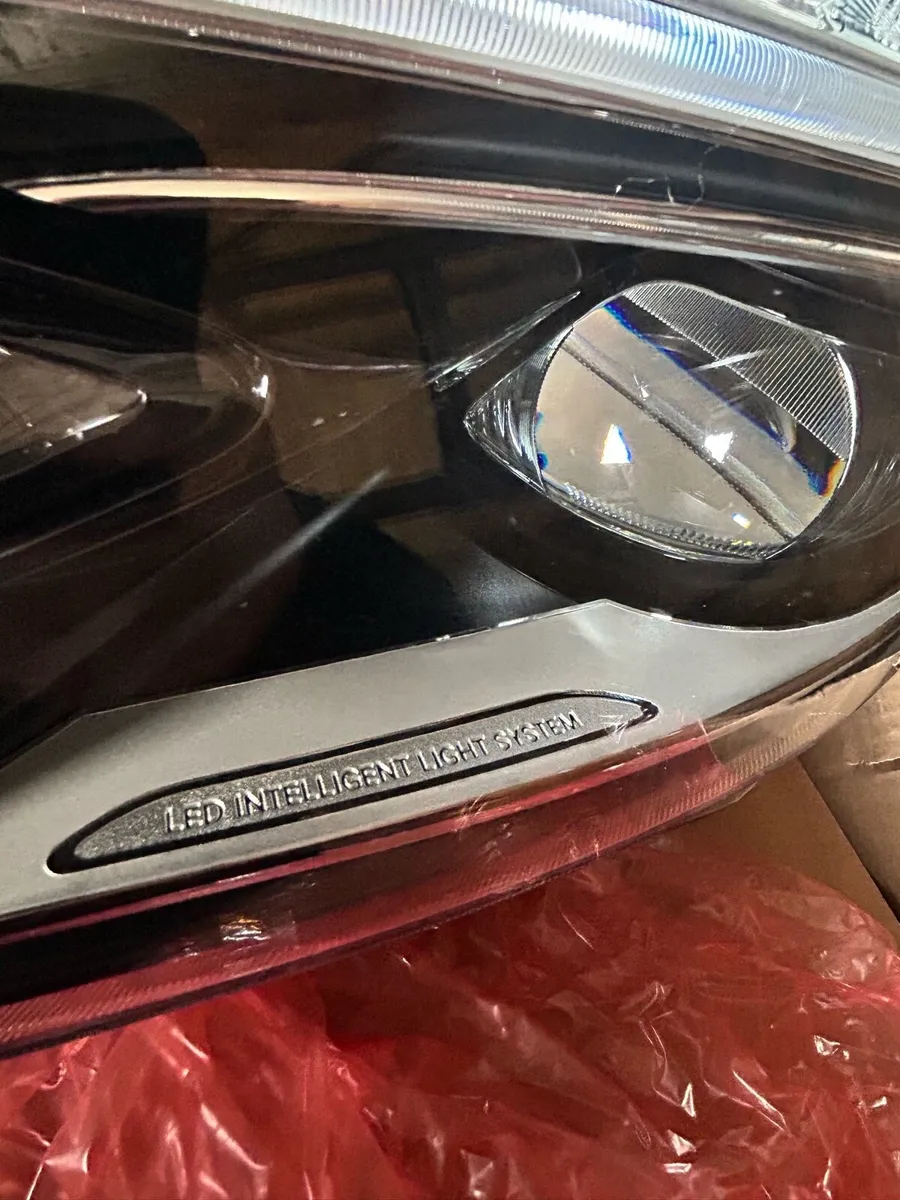 Mercedes Benz v class headlamp - Image 4