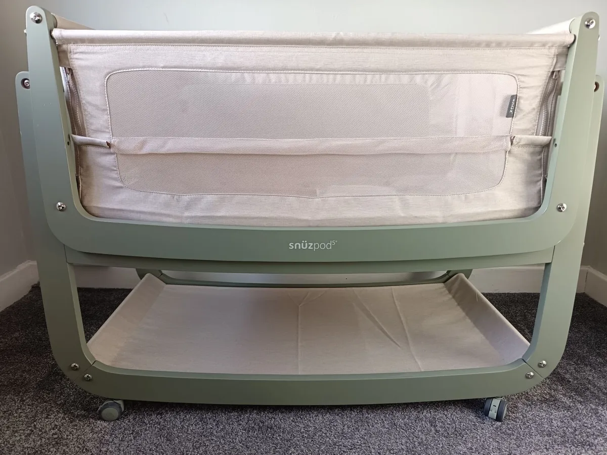 Snuzpod 5 sage green baby crib - Image 1