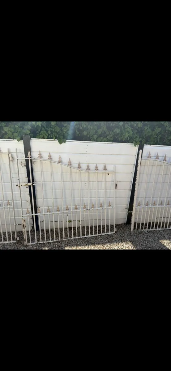 Gates - Image 2