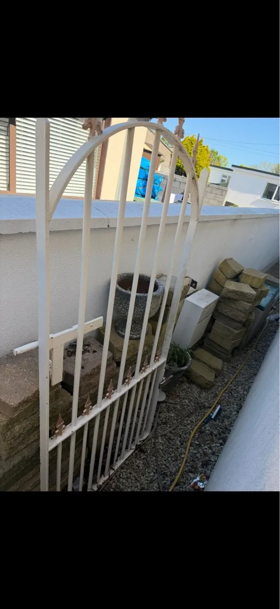 Gates - Image 4
