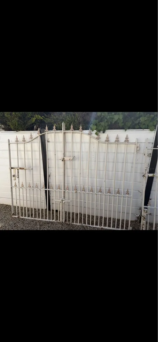 Gates - Image 1