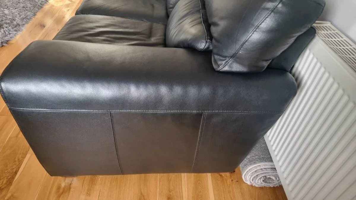 Black leather 2 seater  sofa - Image 4