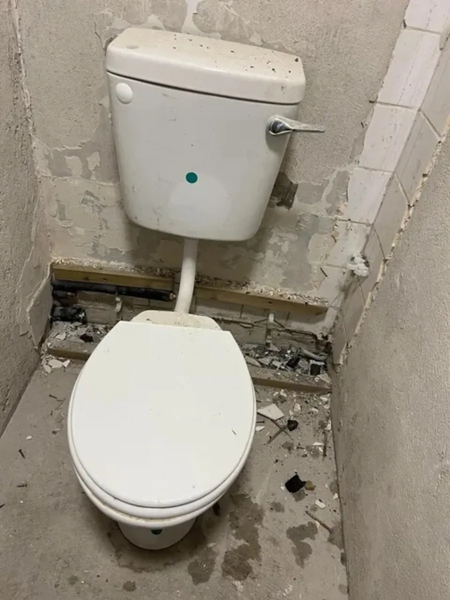 Toilet - Image 2