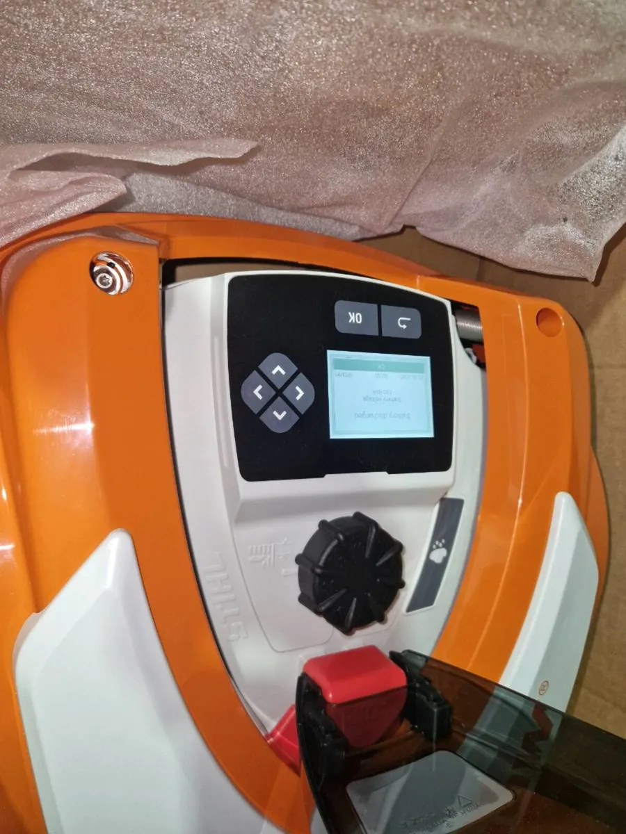 Sthil robotic lawnmower 422.2p new - Image 2