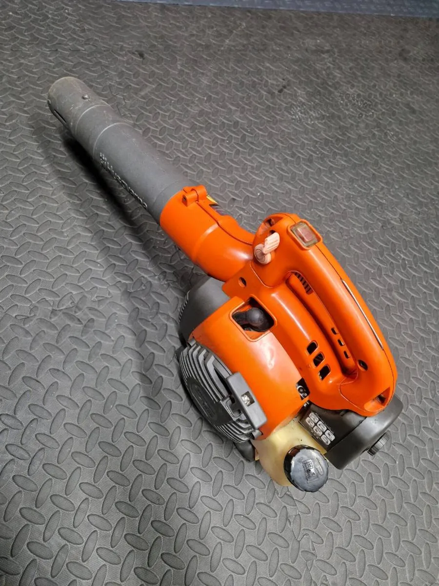Husqvarna 125b leaf blower - Image 1