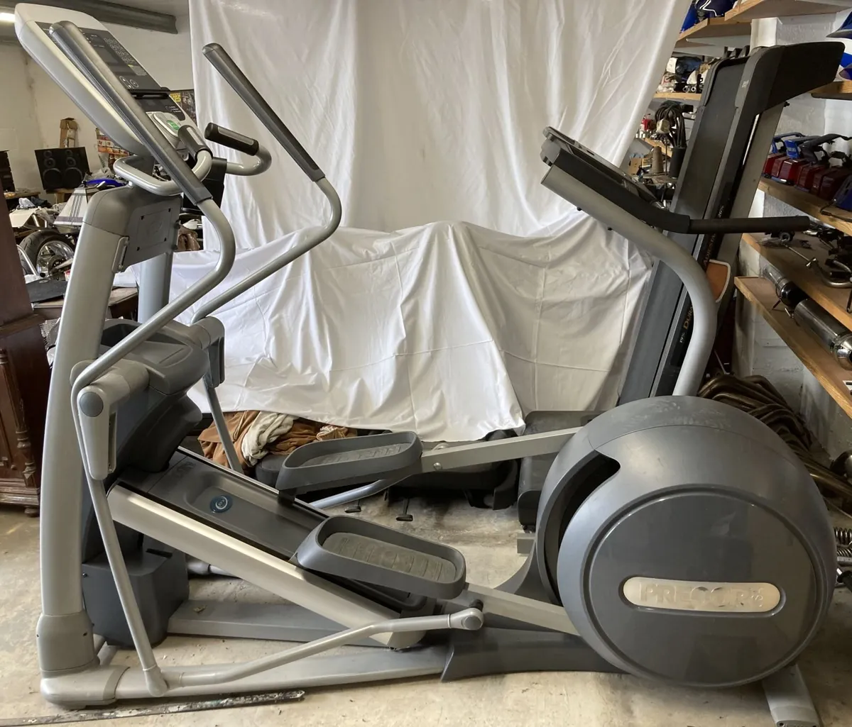 Precor EFX 576i Crosstrainer - Image 1