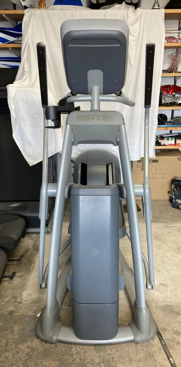 Precor EFX 576i Crosstrainer - Image 2