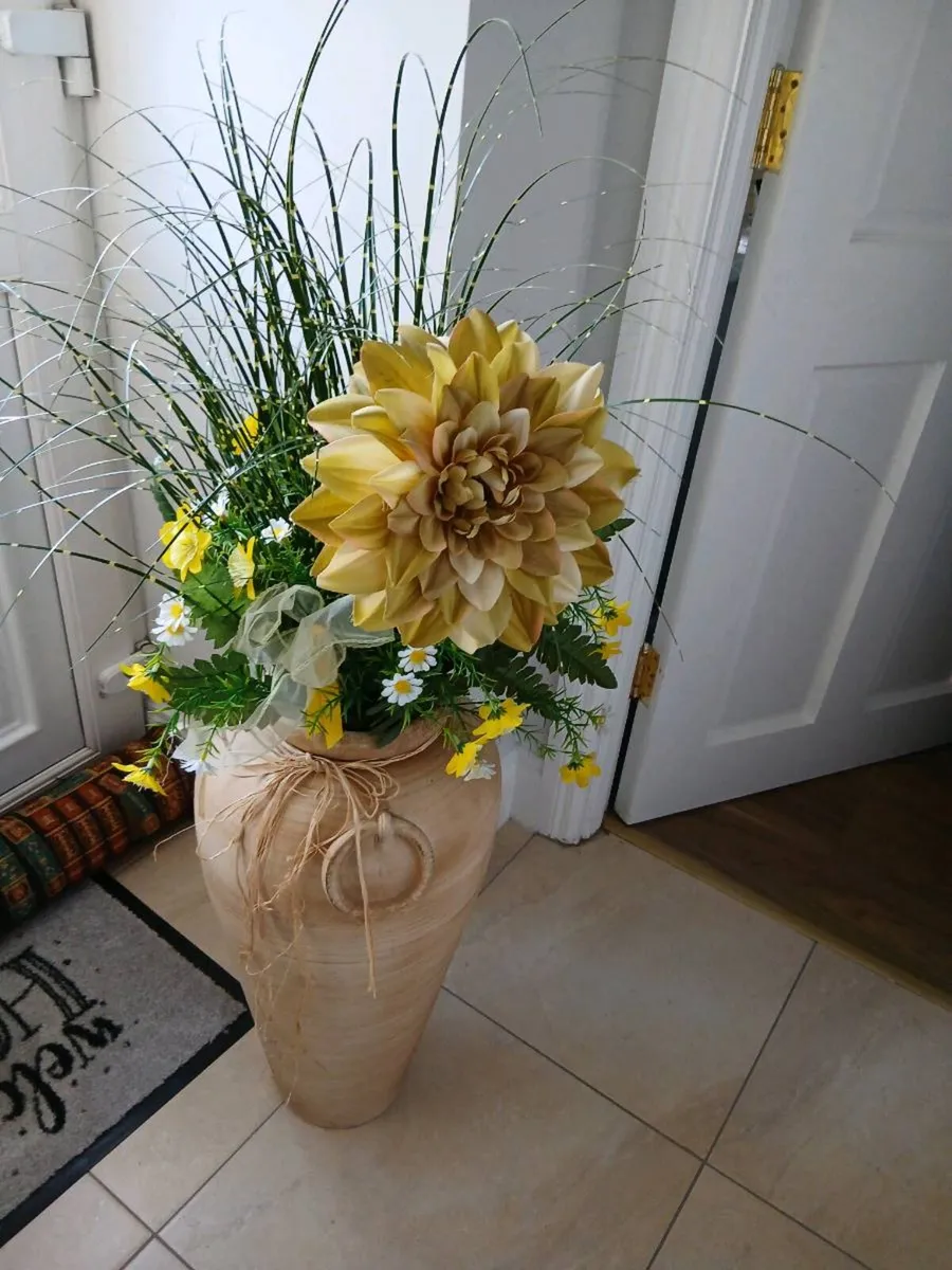 ARTIFICIAL FLOWERS IN LARGE CERAMIC POT ALL NEW - Image 3