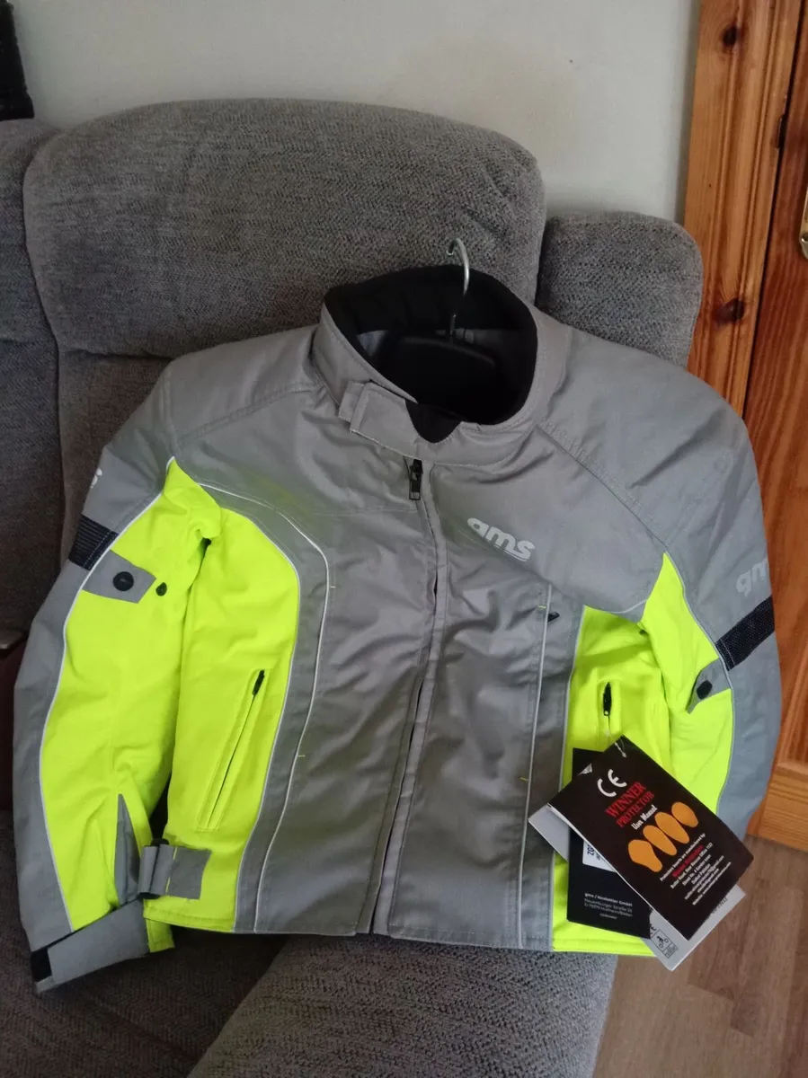 Motorcycle jacket waterproof medium new - Image 1