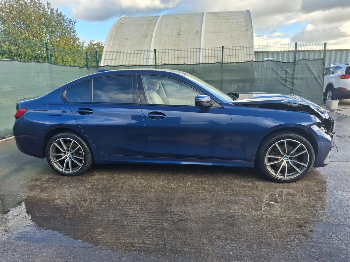 192 BMW 320i Automatic - Image 2