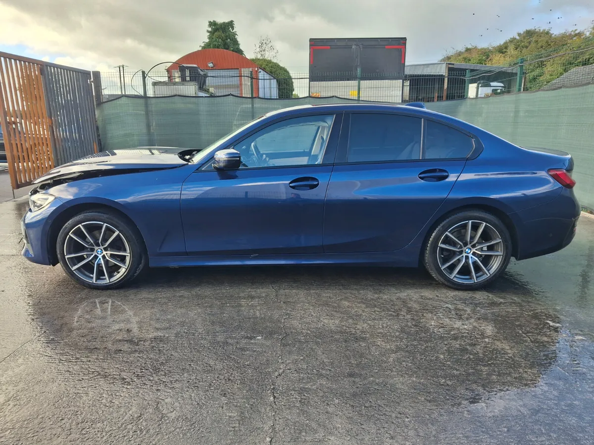 192 BMW 320i Automatic - Image 4