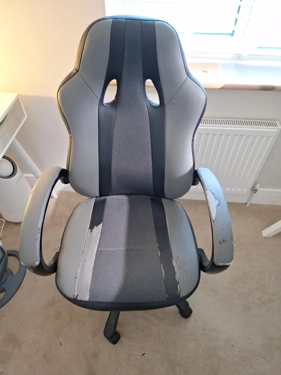 Office/gaming chair - Image 1