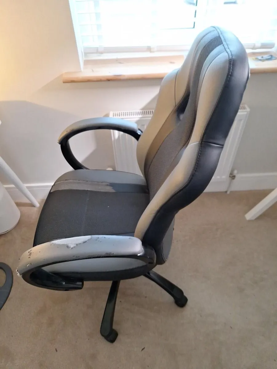 Office/gaming chair - Image 4