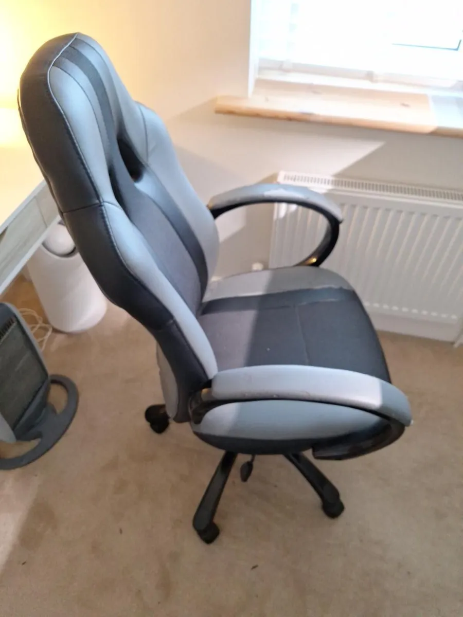 Office/gaming chair - Image 2