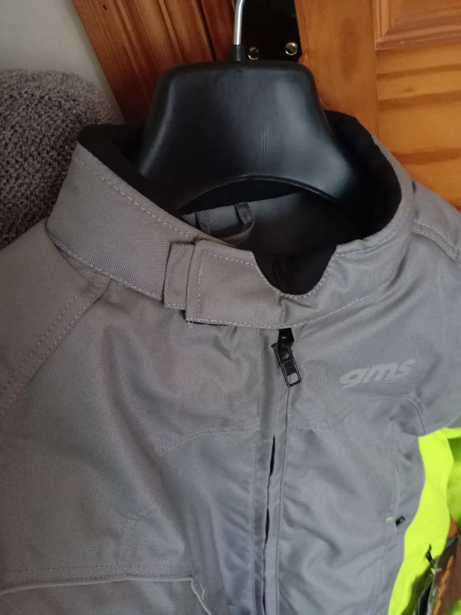 Motorcycle jacket waterproof medium new - Image 3