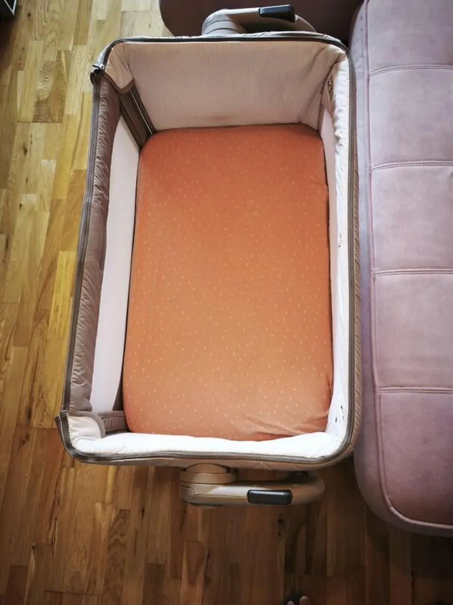 Chicco Next2Me Magic 2 Bedside Sleeping Crib - Beige - Image 4