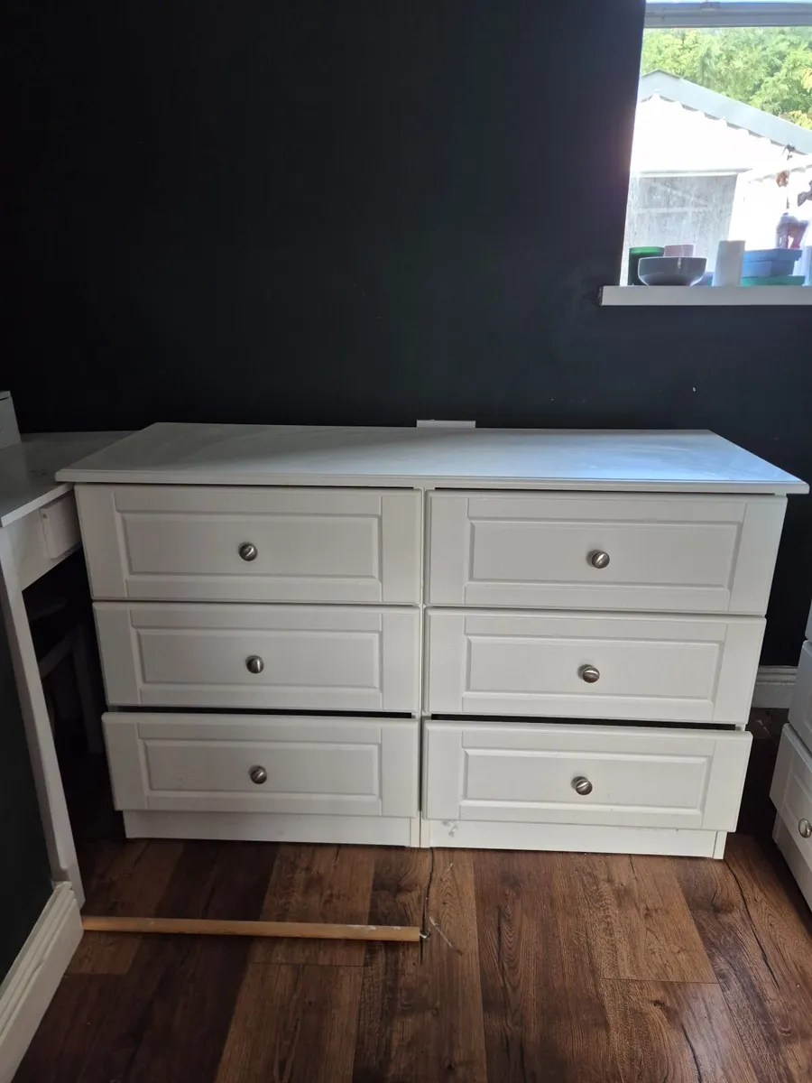 Bedroom furniture - Image 1