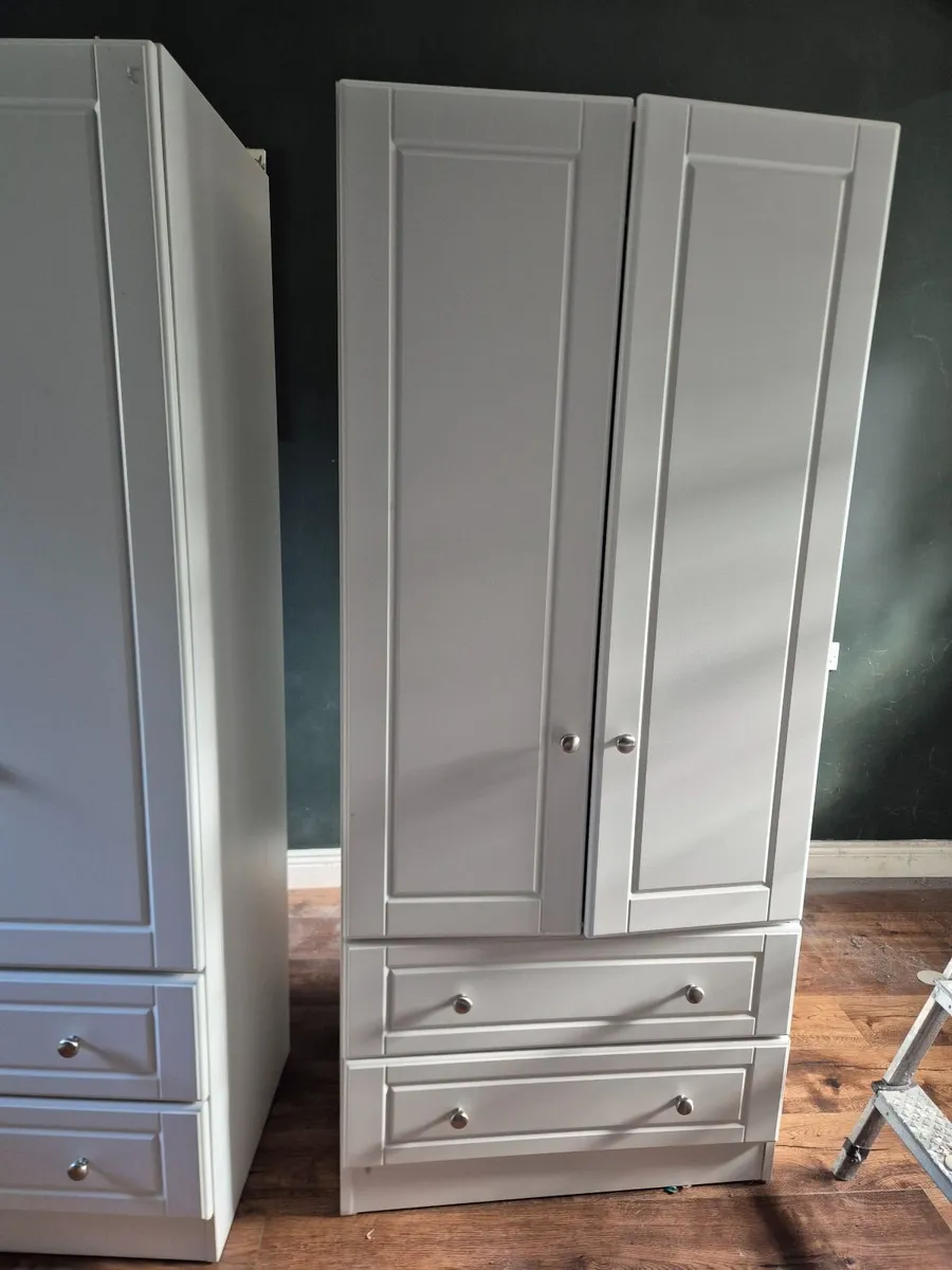 Bedroom furniture - Image 2