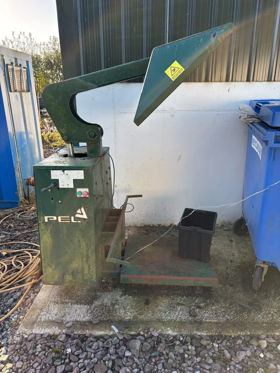 1100 litre bin press compactor