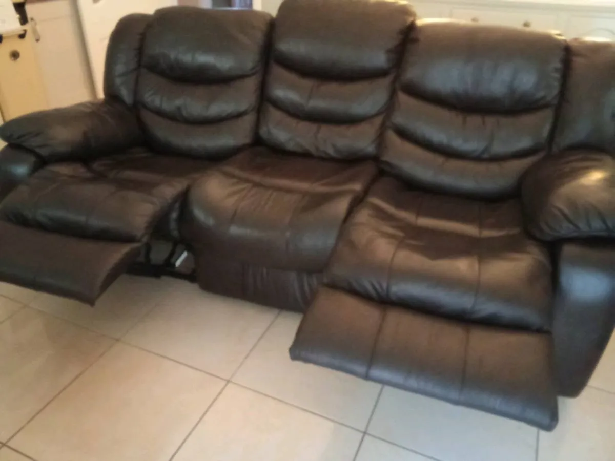 Leather recliner - Image 4