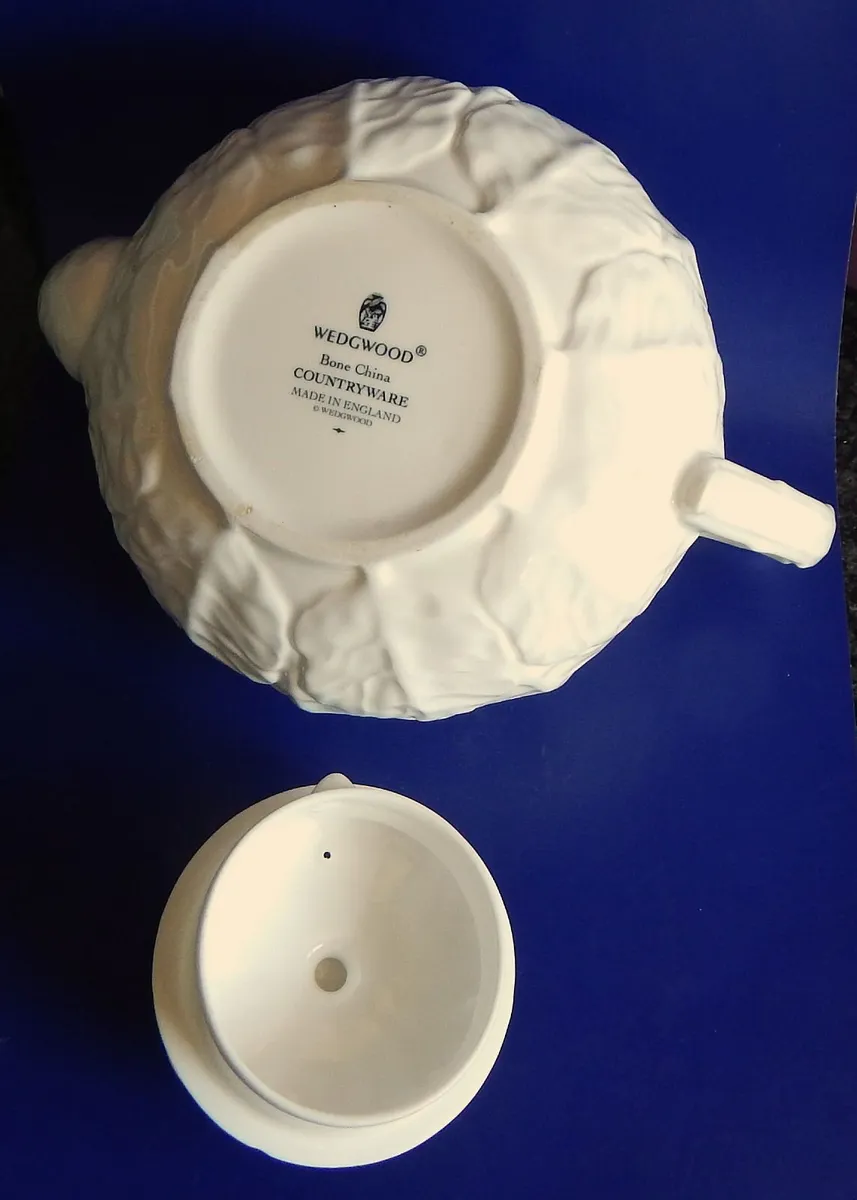 Wedgwood Bone China Countryware Teapot - Image 4