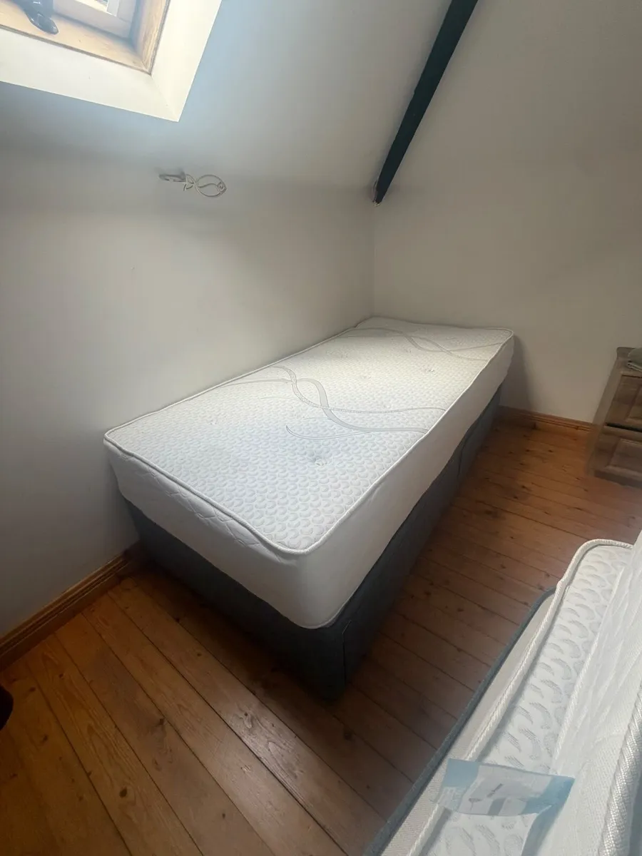 Single divan beds with drawers and mattresses - Image 3