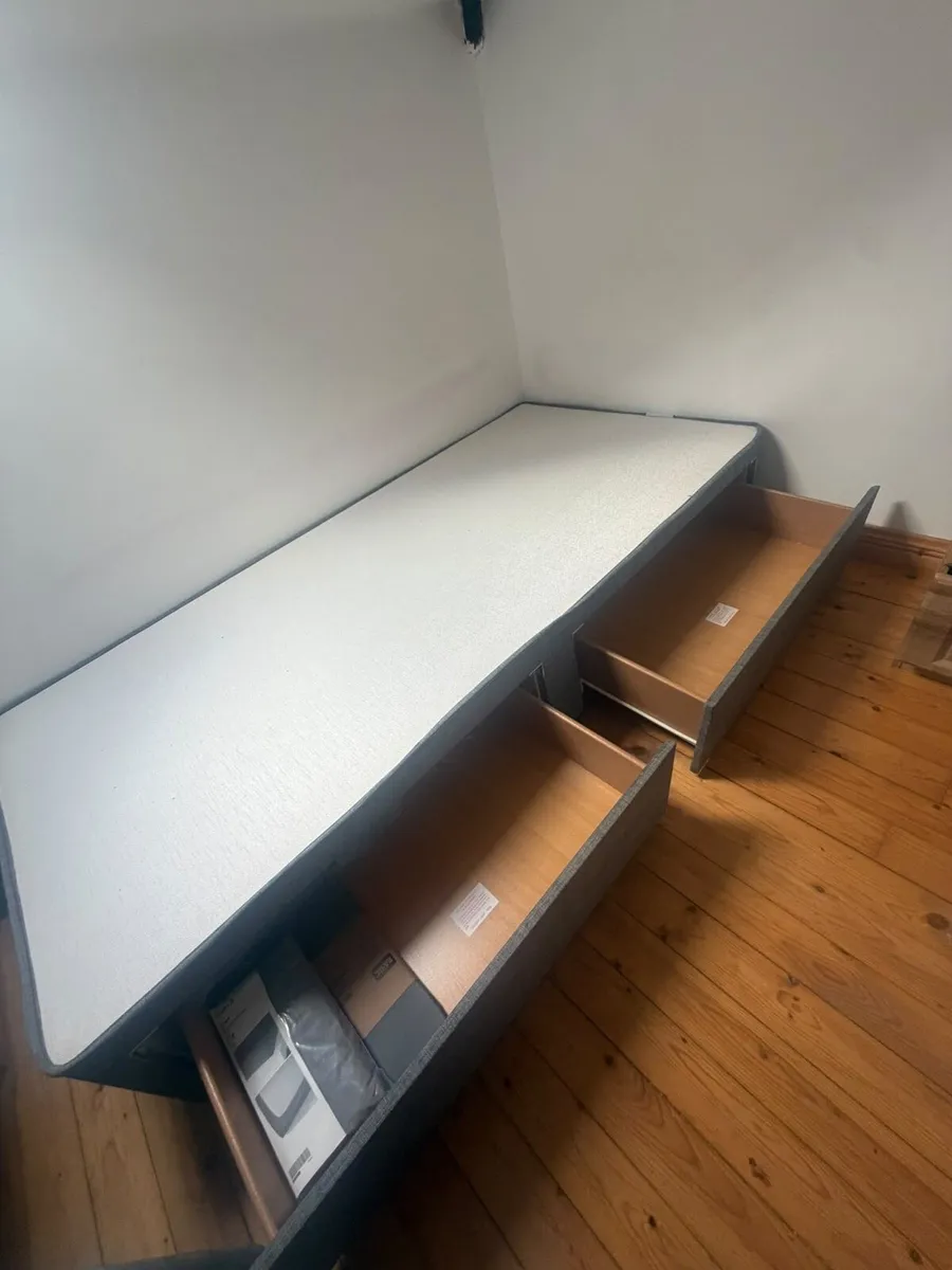Single divan beds with drawers and mattresses - Image 1