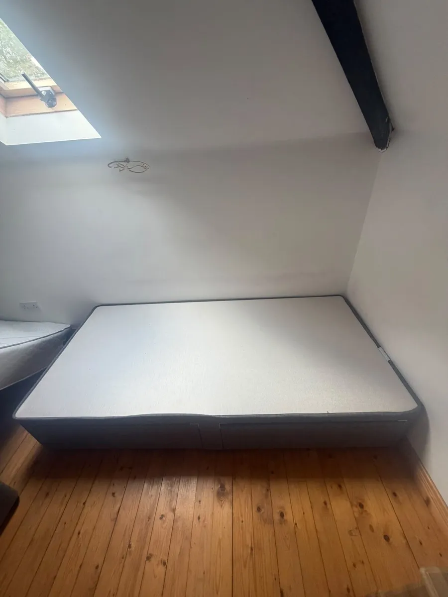 Single divan beds with drawers and mattresses - Image 4