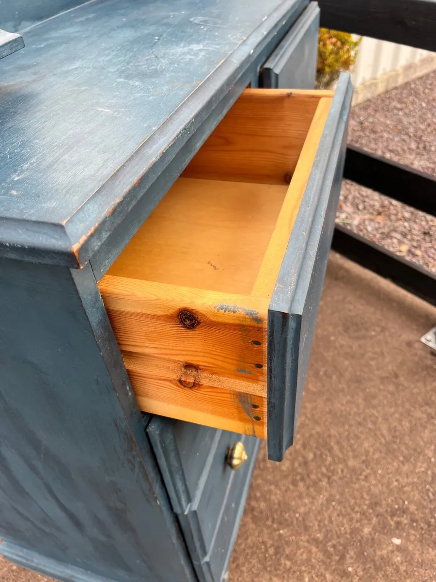 Pine chest of drawers - Image 1