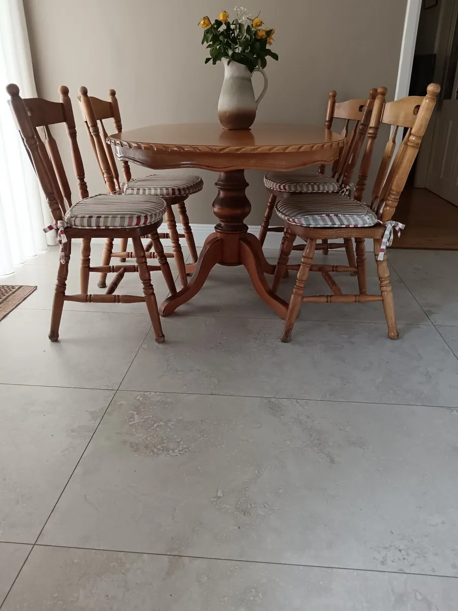 Table & 4 chairs - Image 2