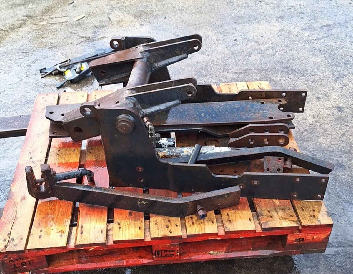 Front 3 Point Linkage - Image 2