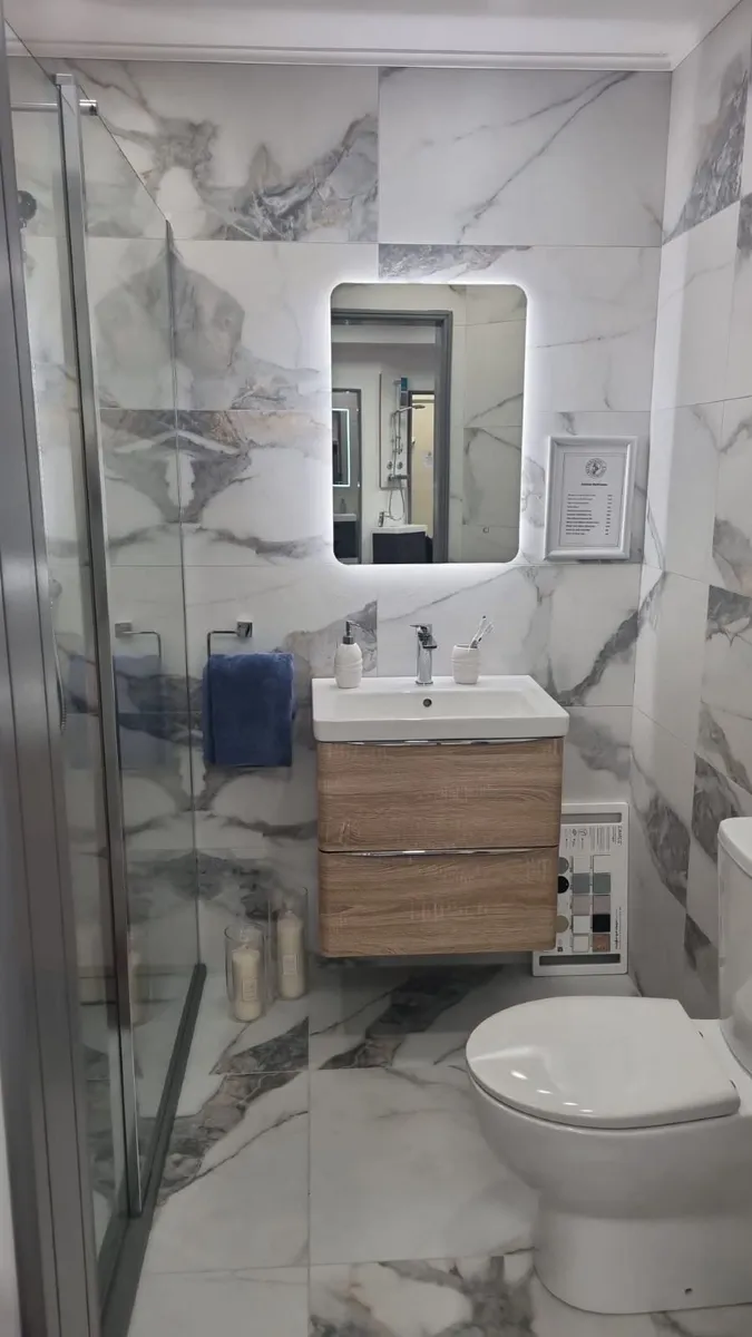 Bathroom tiles - Image 1