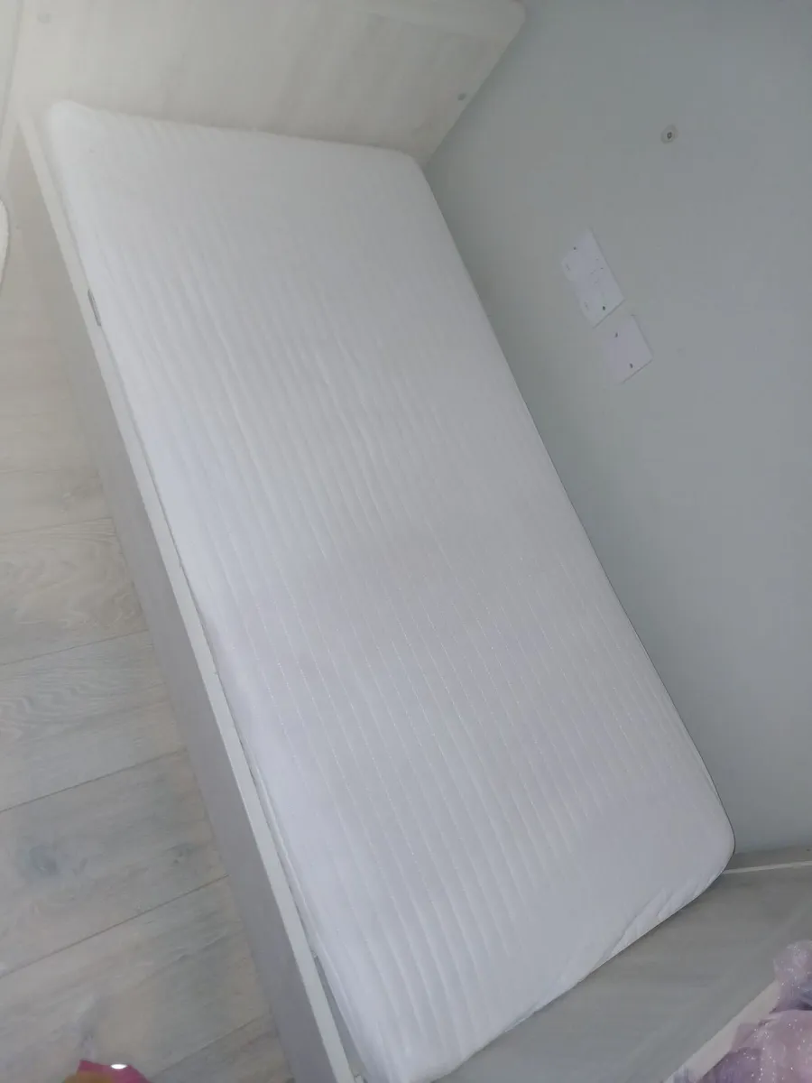 Mama's & Papa's Atlas Cot Bed - Image 1