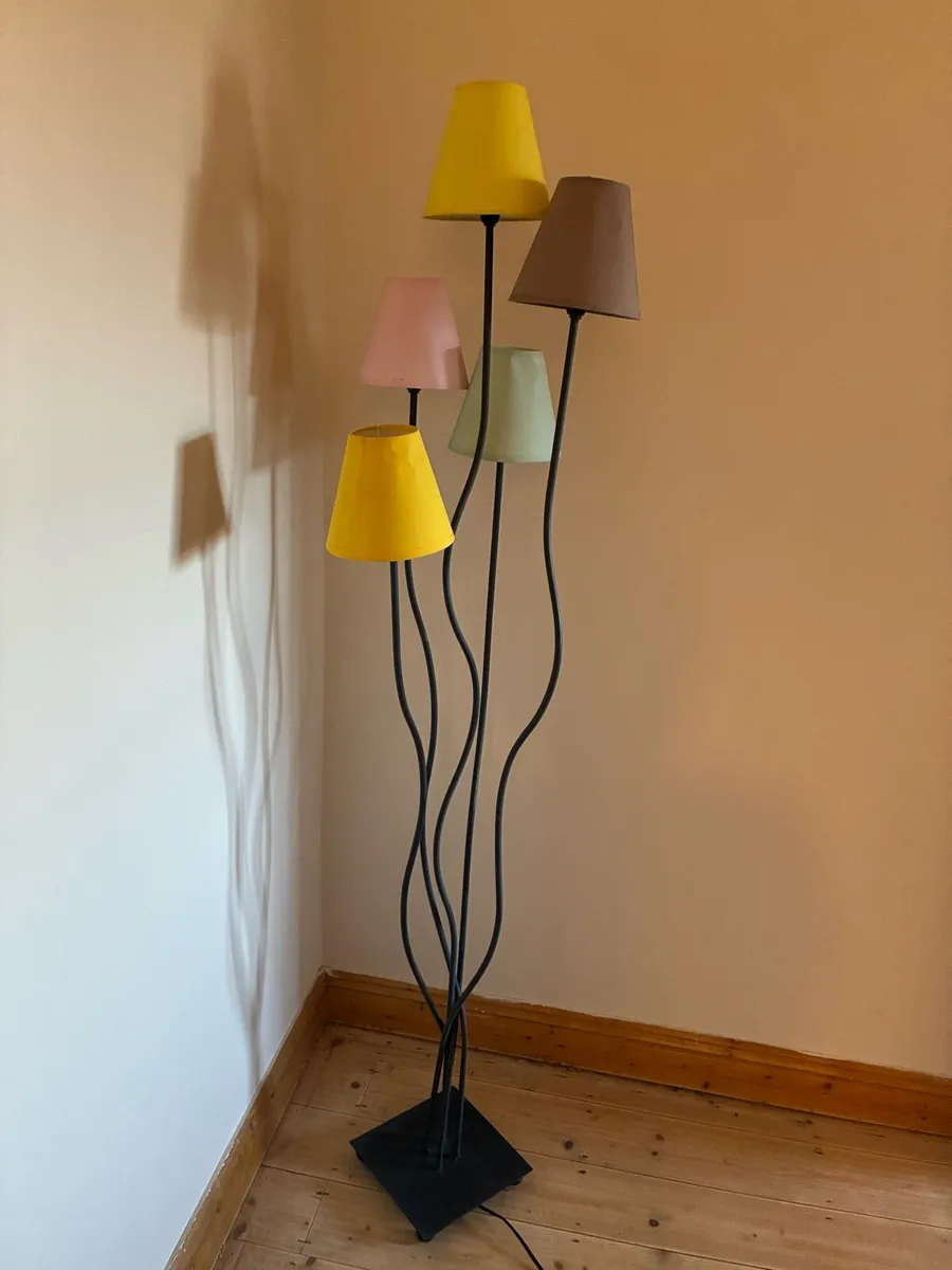 Freestanding lamp