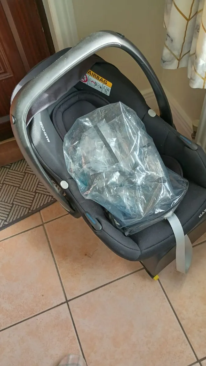 Maxi cosi carbofix infant carseat - Image 2