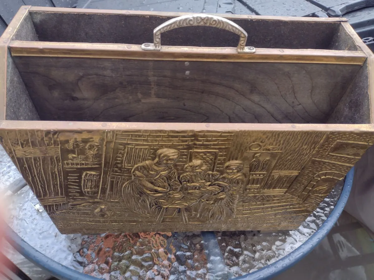 Antique brass magazine/firewood storage with handl - Image 1