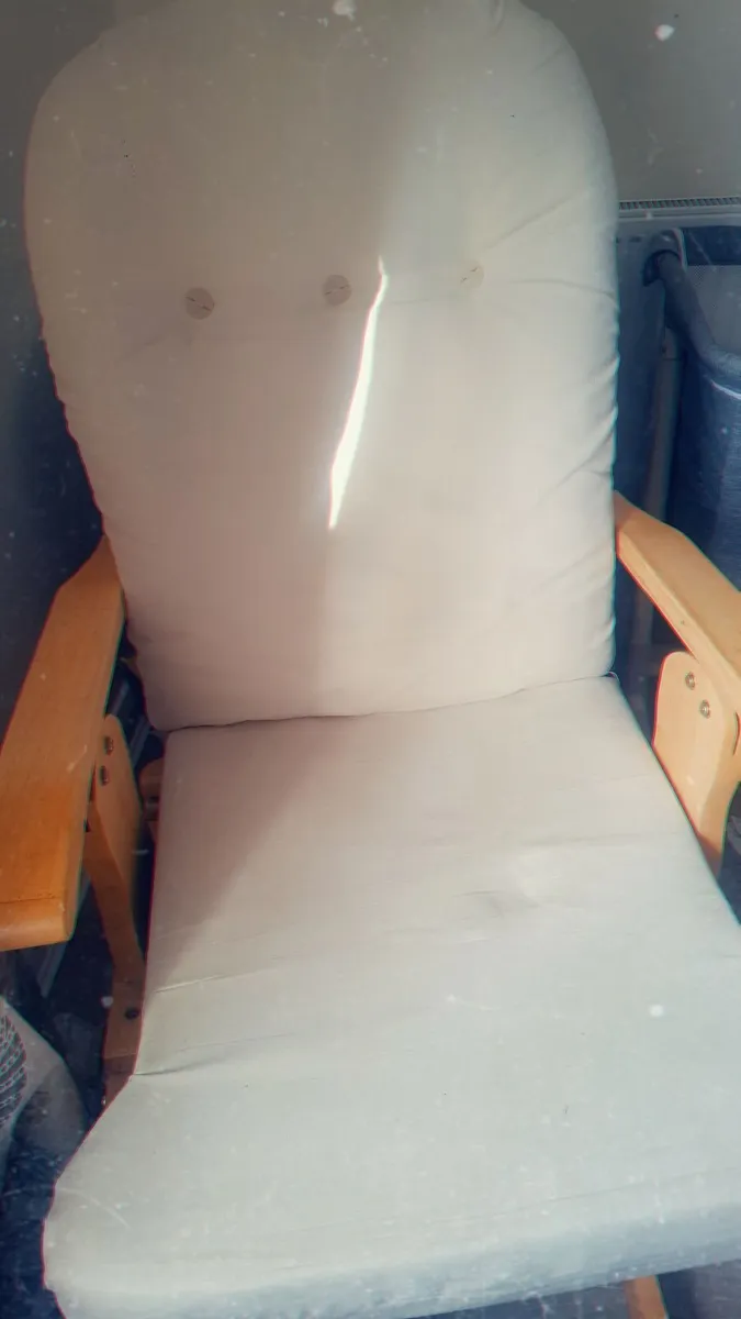 Rocking nursing chair - Image 1