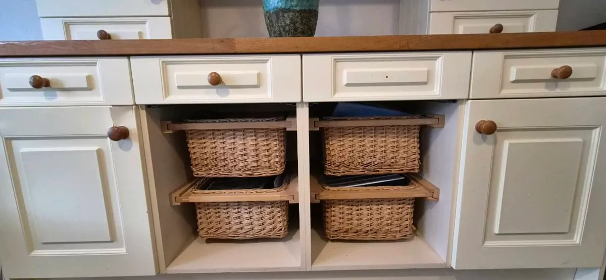 Dresser - Image 3