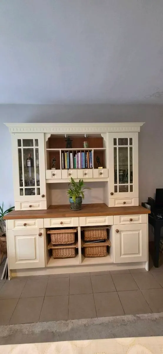 Dresser - Image 1
