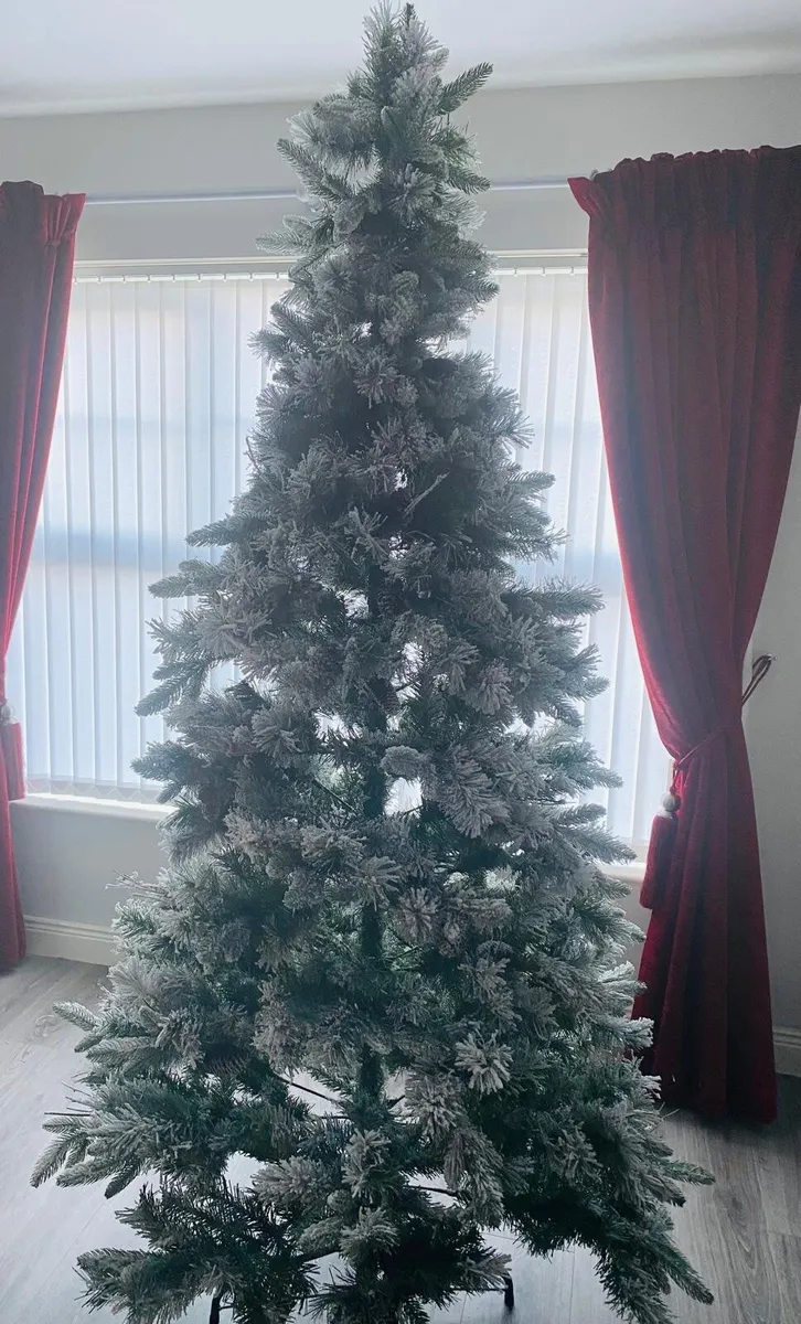 Artificial Christmas tree - Image 1