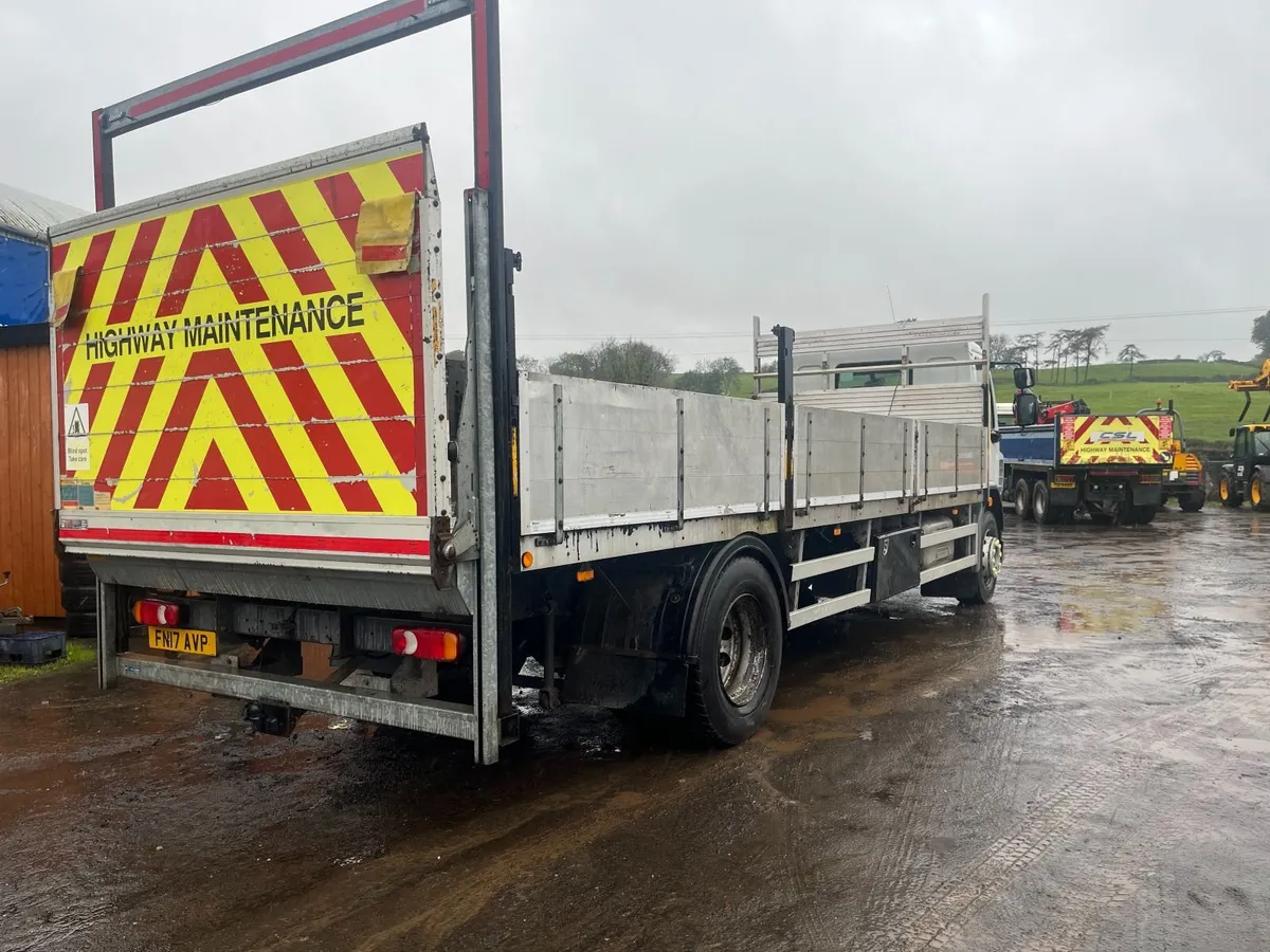DAF  LF55 260 Euro 6  (2017 ) Dropside Lorry - Image 3