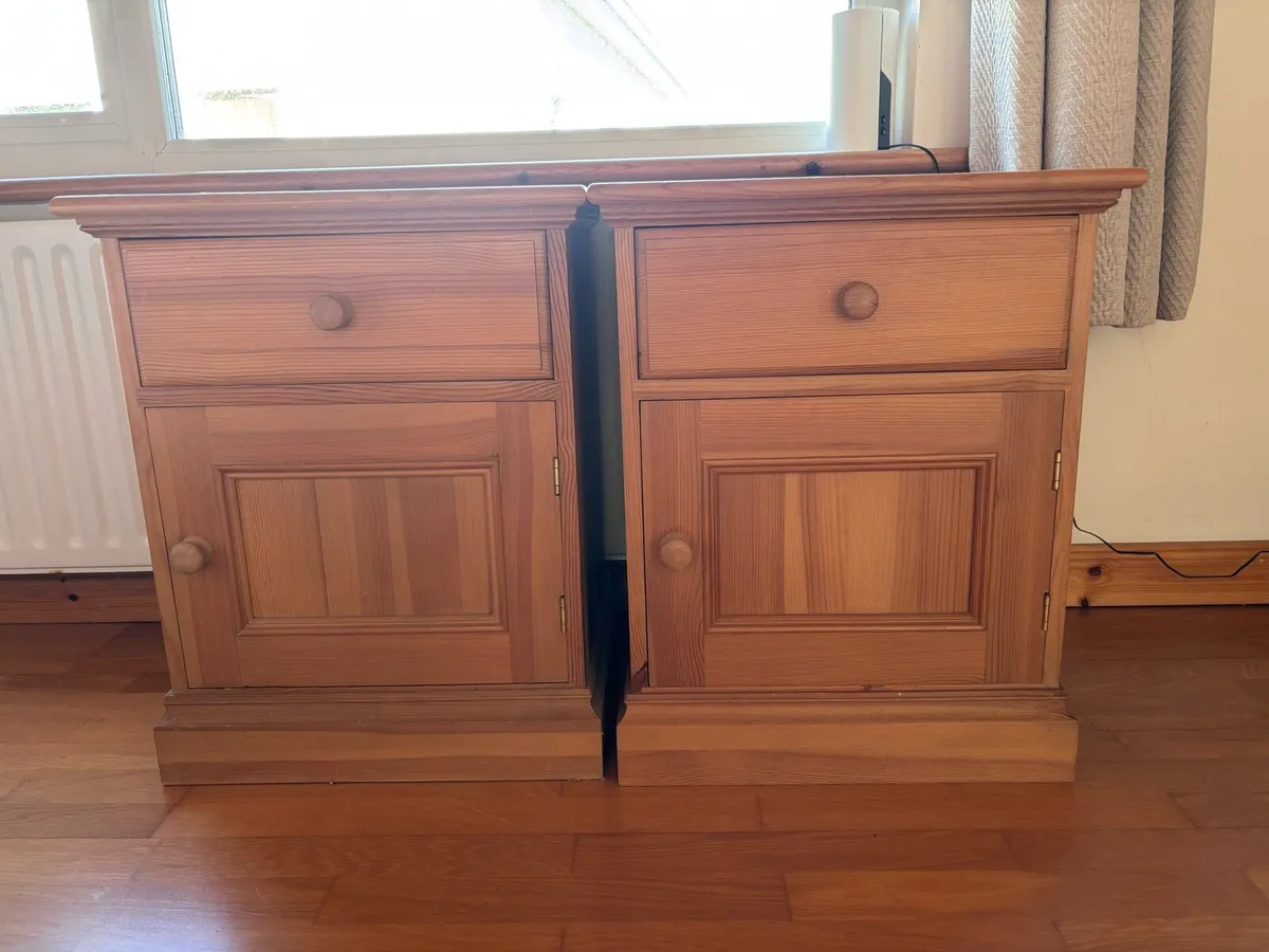 Bedside lockers