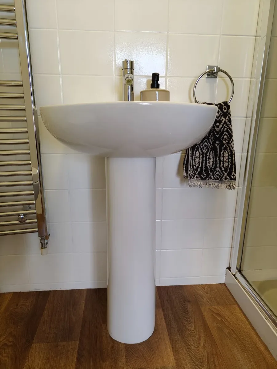 Sink and toilet FREE - Image 2