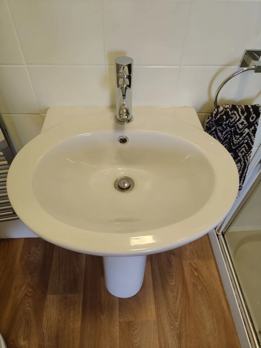 Sink and toilet FREE - Image 3