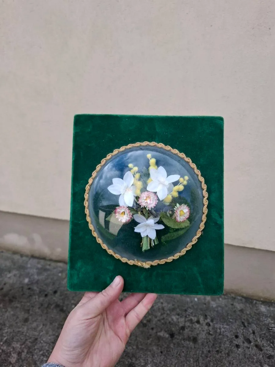 Vintage green velvet frame globe - Image 2